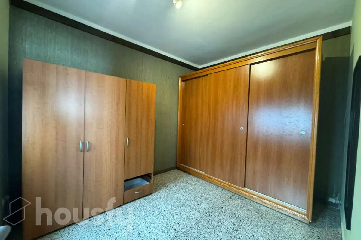 Dormitori de Pis en venda en Girona amb Aire condicionat, Calefacció i Moblat