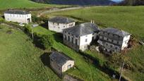 Vista exterior de Casa o xalet en venda en Valdés - Luarca amb Jardí privat, Terrassa i Traster