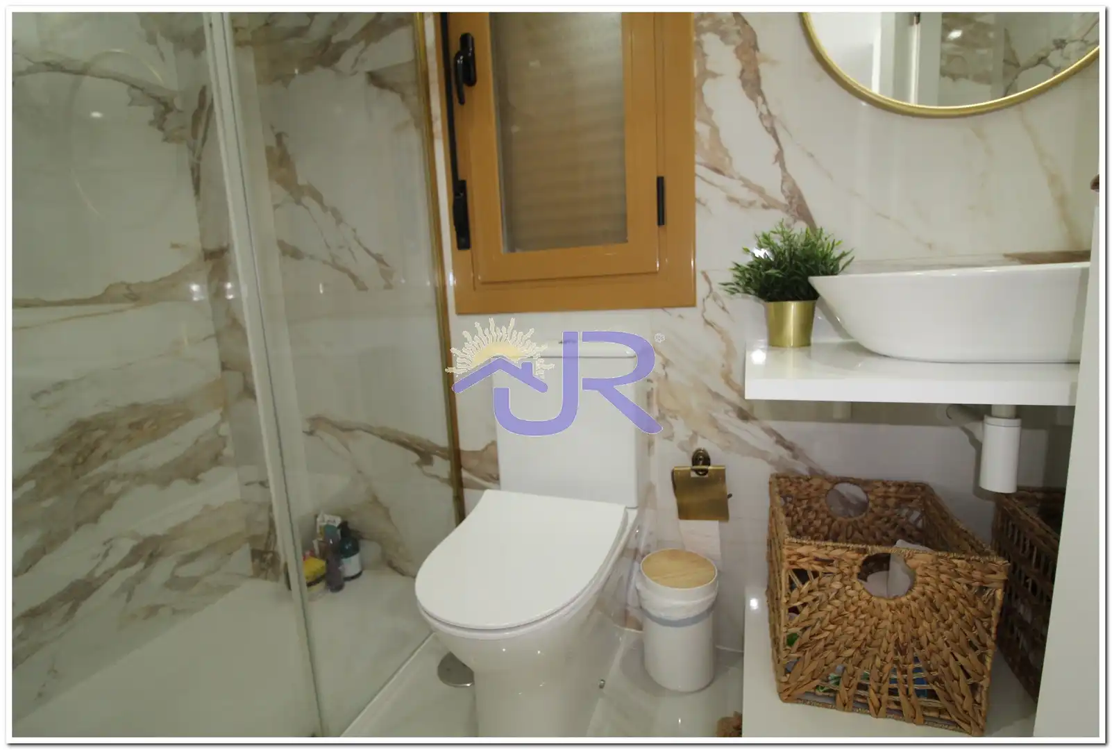 Bathroom of Houses for sale in Paracuellos de Jarama  with Air Conditioner, Private garden and Swimming Pool