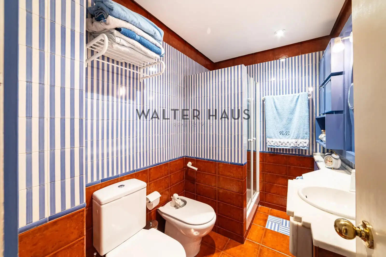 Baño de Piso en venta en Madrid con Aire acondicionado, Calefacción y Jardín privado