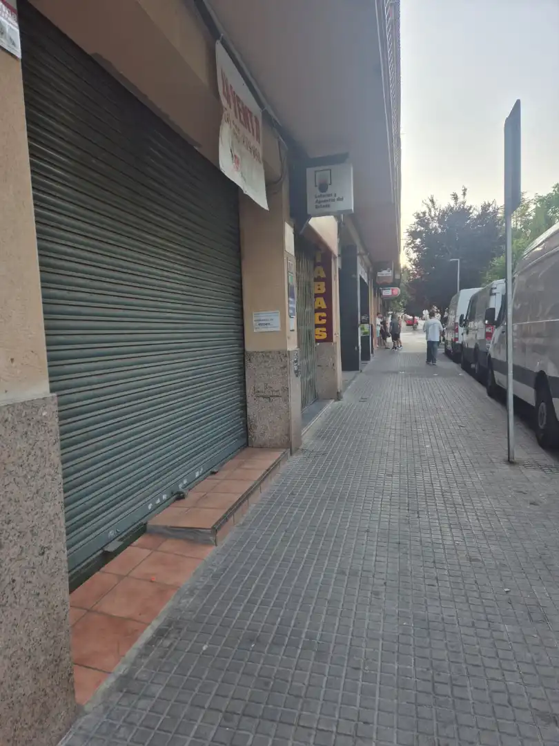 Business premises for sale in Carrer de Núria 155, imagen 2