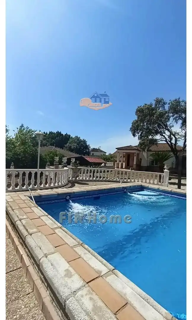 Piscina de Casa o chalet en venta en Gerena con Aire acondicionado, Jardín privado y Trastero