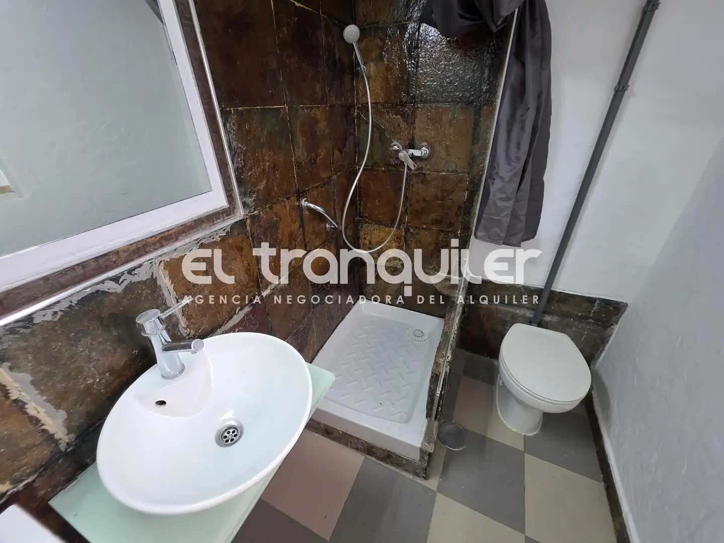 Bany de Estudi de lloguer en Madrid amb Rentadora
