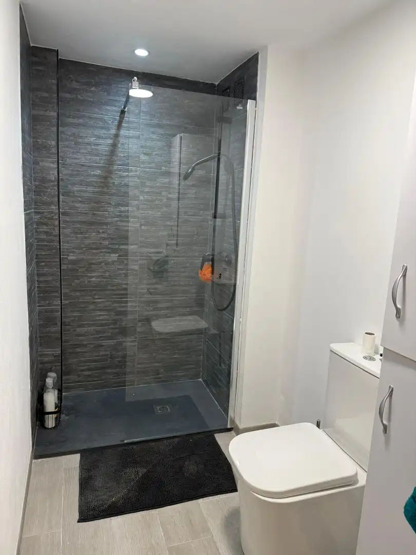 Bathroom of Flat for share in Granada  with Air Conditioner, Terrace and Furnished