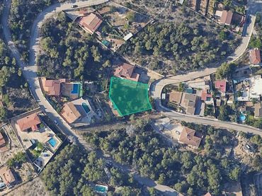 Terreno rústico en venta en C/ Atenas - Urb Los Rosales