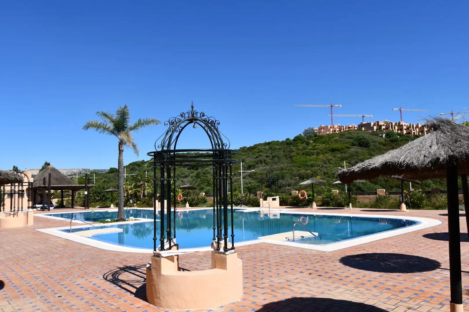 Piscina de Pis en venda en Manilva amb Aire condicionat, Terrassa i Traster