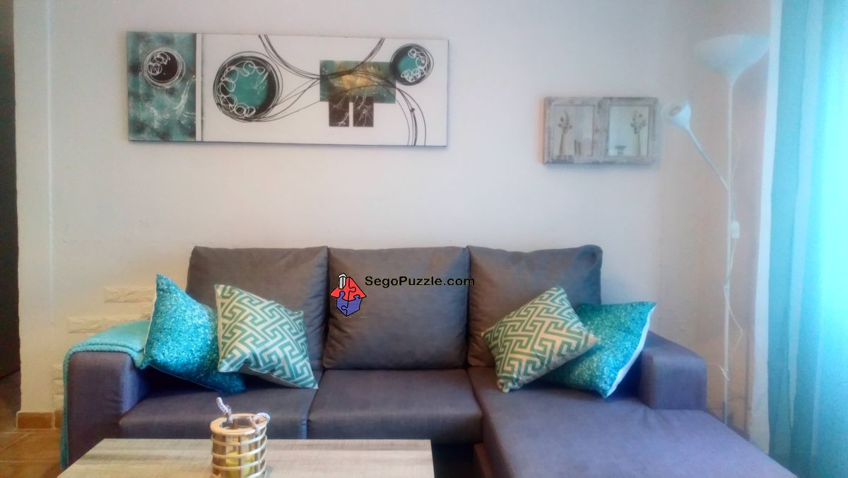 Sala d'estar de Casa o xalet en venda en Palazuelos de Eresma amb Calefacció, Traster i Moblat