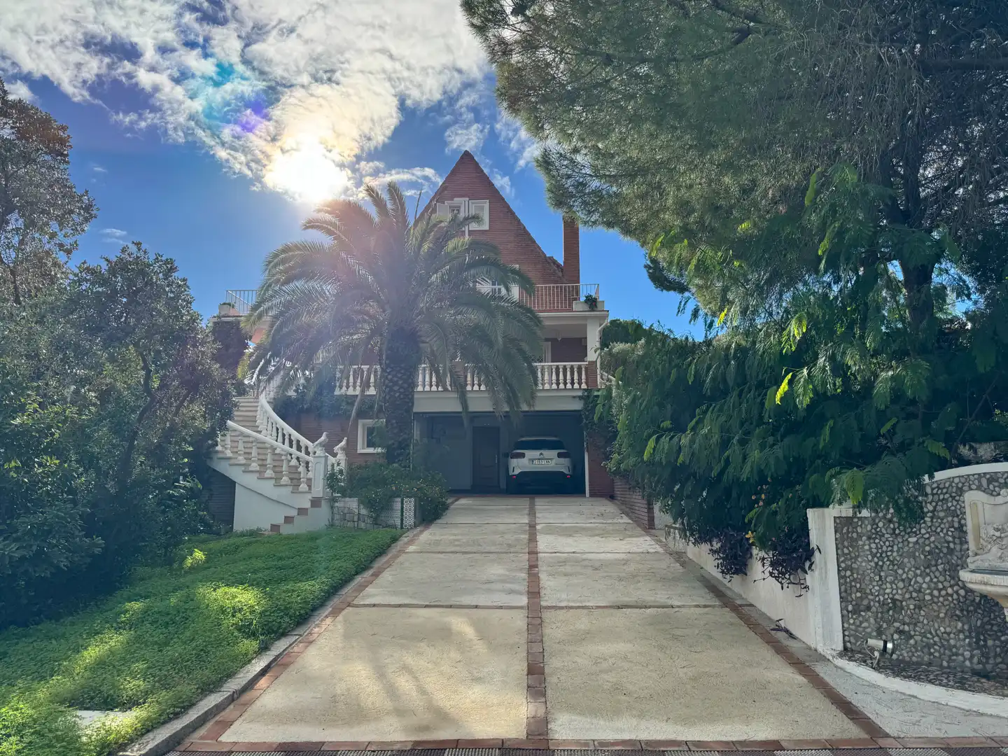 Vista exterior de Casa o xalet en venda en Alhaurín de la Torre amb Aire condicionat, Calefacció i Jardí privat