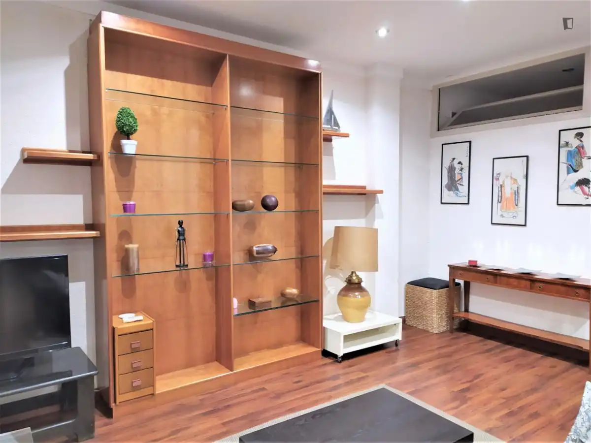 Study for rent in Barcelona  with Air Conditioner, Heating and Furnished