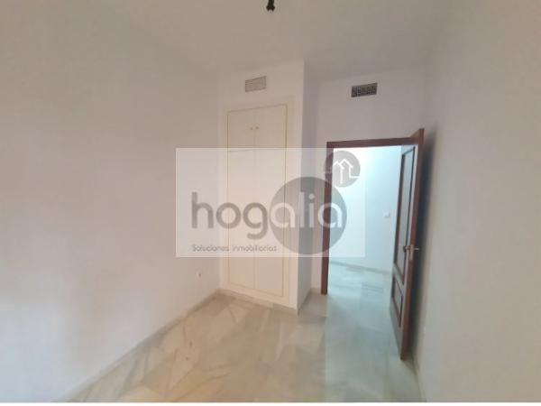 Dormitori de Pis de lloguer en  Sevilla Capital amb Aire condicionat i Terrassa