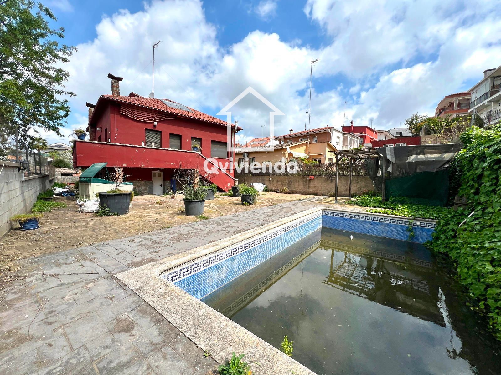 Exterior view of Flat for sale in Terrassa  with Swimming Pool