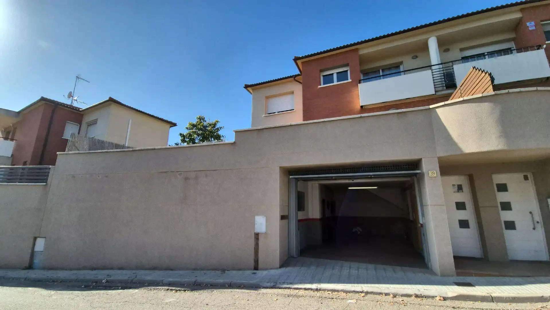 Parking de Casa adosada en venta en Piera con Calefacción, Jardín privado y Parquet