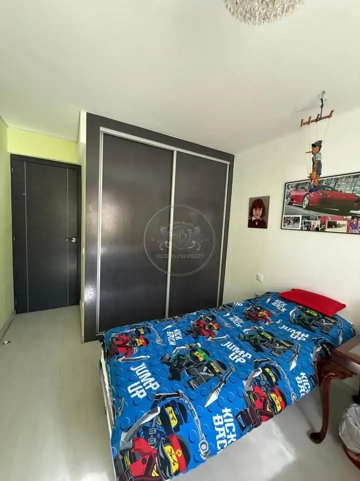 Pis en venda a De Paraguay, V Centenario