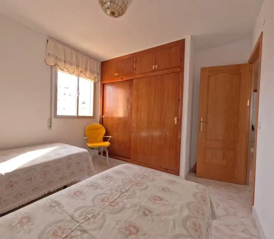 Habitación de Piso en venta en Fuengirola con Aire acondicionado, Calefacción y Terraza