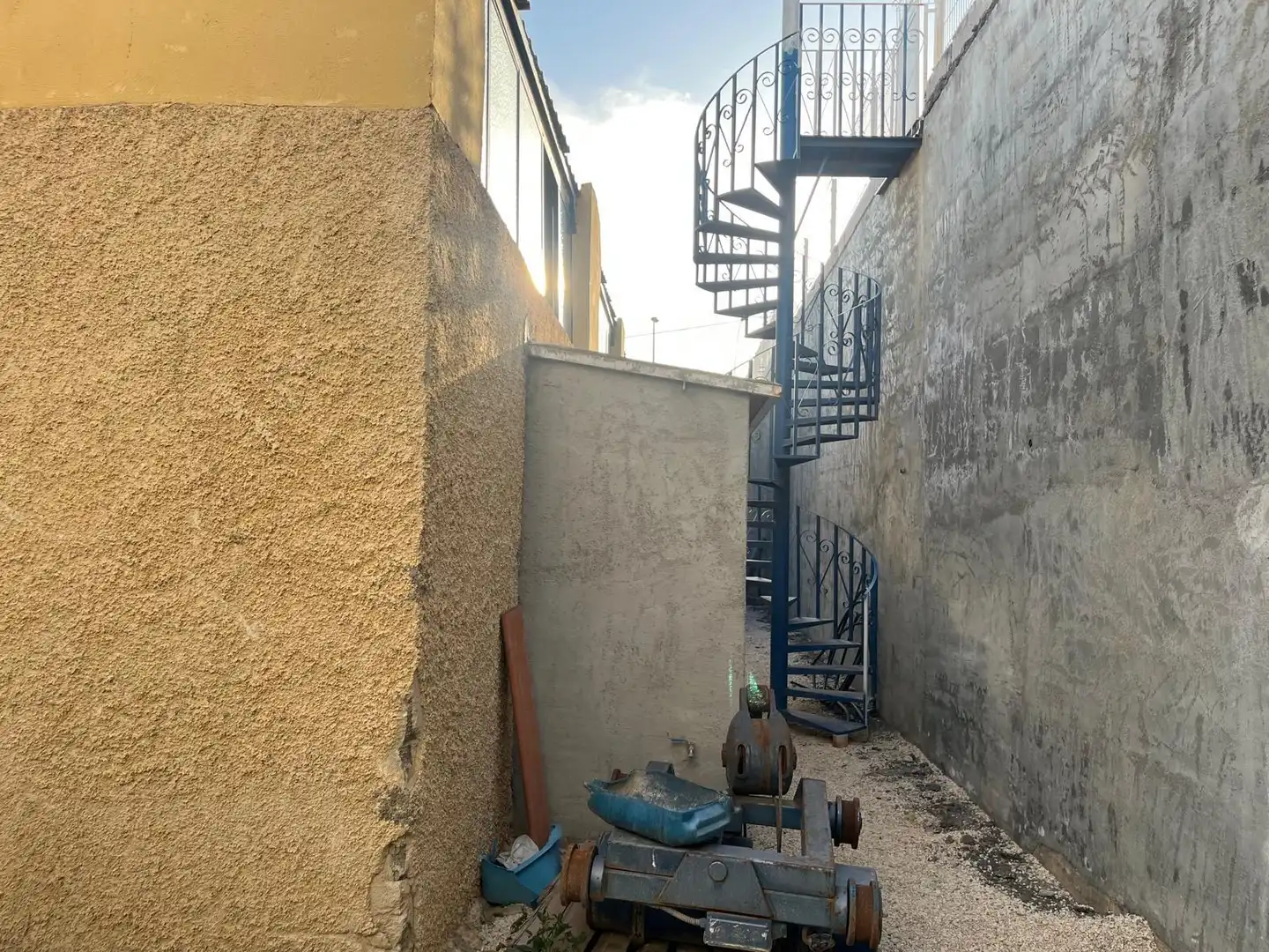 Vista exterior de Nave industrial en venta en Elche / Elx
