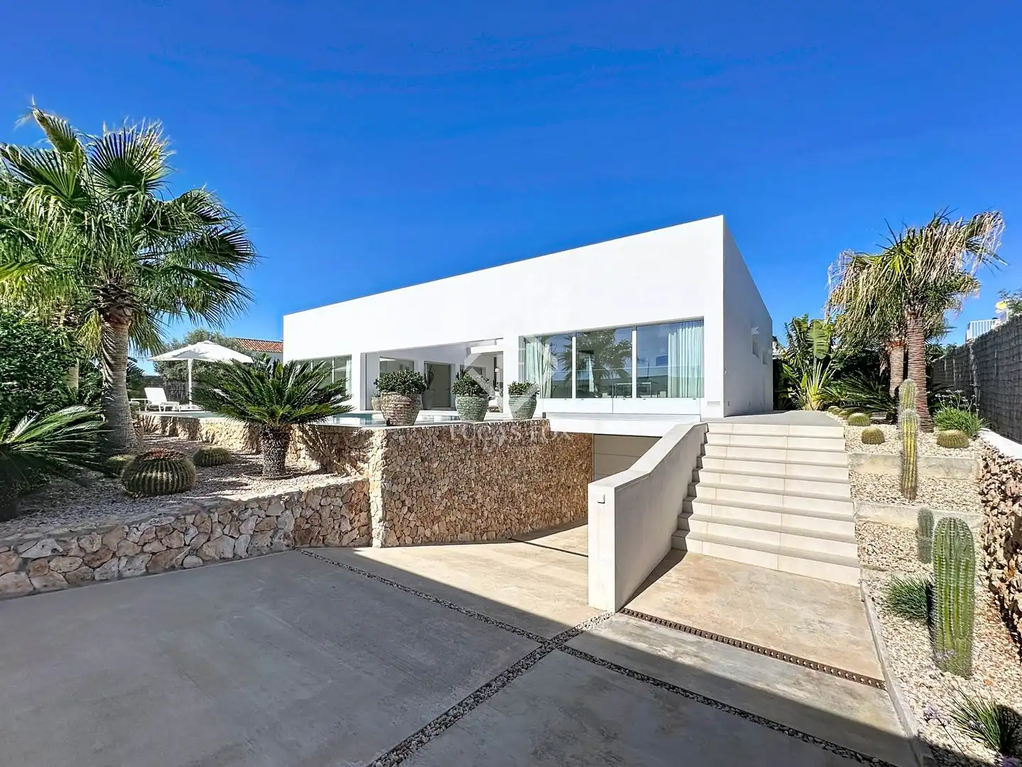 Vista exterior de Casa o xalet en venda en Sant Lluís amb Aire condicionat, Calefacció i Jardí privat