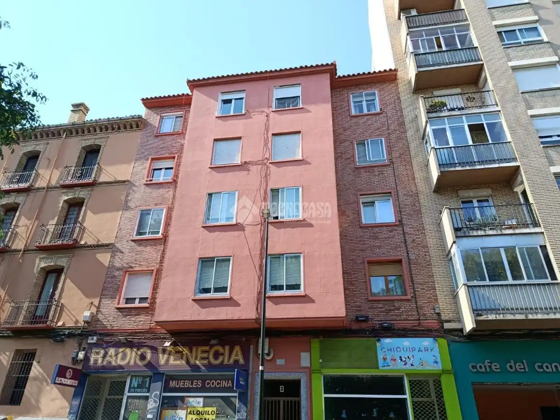 Vista exterior de Piso en venta en Zaragoza con Calefacción