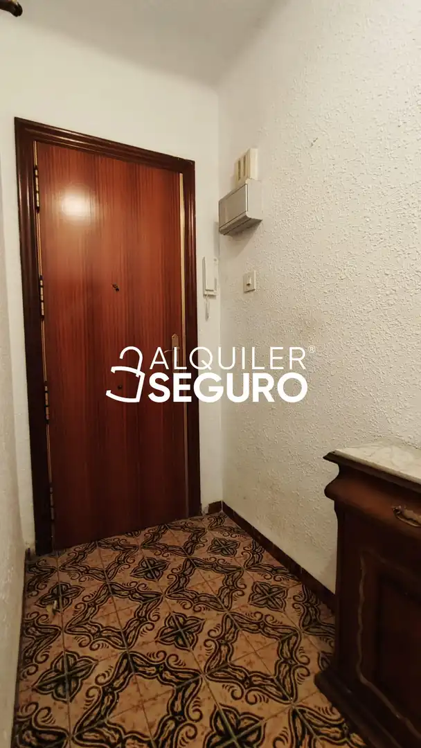 Flat for rent in Madrid  with Air Conditioner, Terrace and Furnished