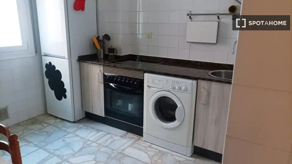 Kitchen of Flat for share in Bilbao   with Air Conditioner, Heating and Terrace