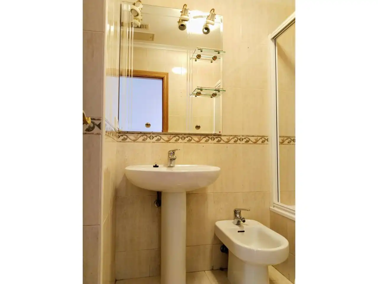 Baño de Piso en venta en Burgos con Calefacción y Amueblado