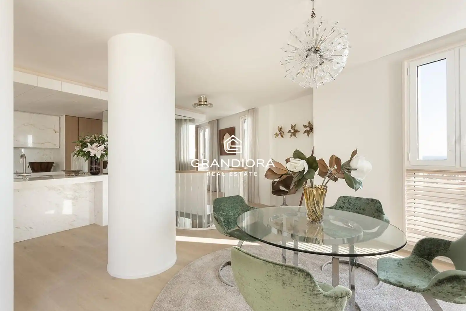 Comedor de Ático en venta en Barcelona con Terraza, Amueblado y Alarma