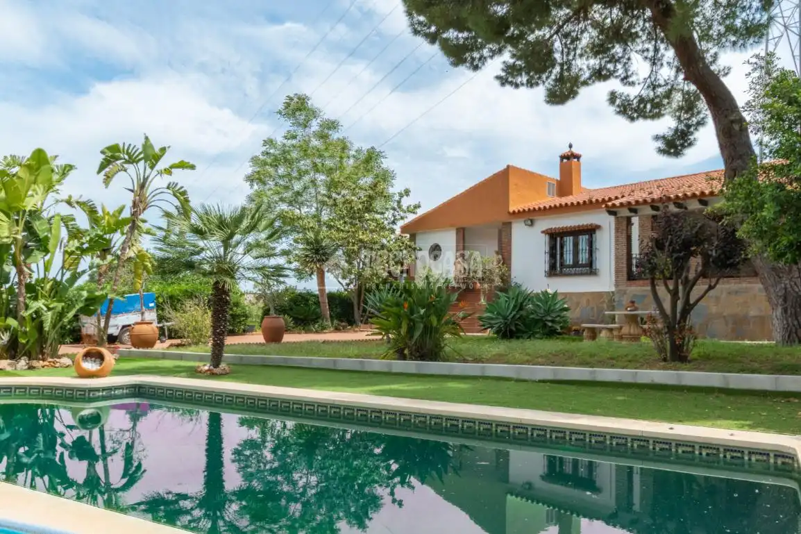 Jardí de Casa o xalet en venda en Alhaurín de la Torre amb Aire condicionat i Piscina