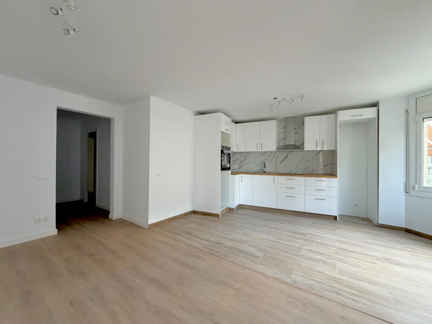 Küche von Wohnung zum Verkauf in Vilafranca del Penedès mit Klimaanlage, Abstellraum und Balkon