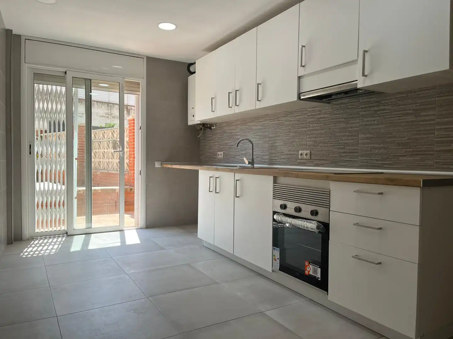 Kitchen of Flat for sale in Sabadell  with Air Conditioner, Heating and Private garden