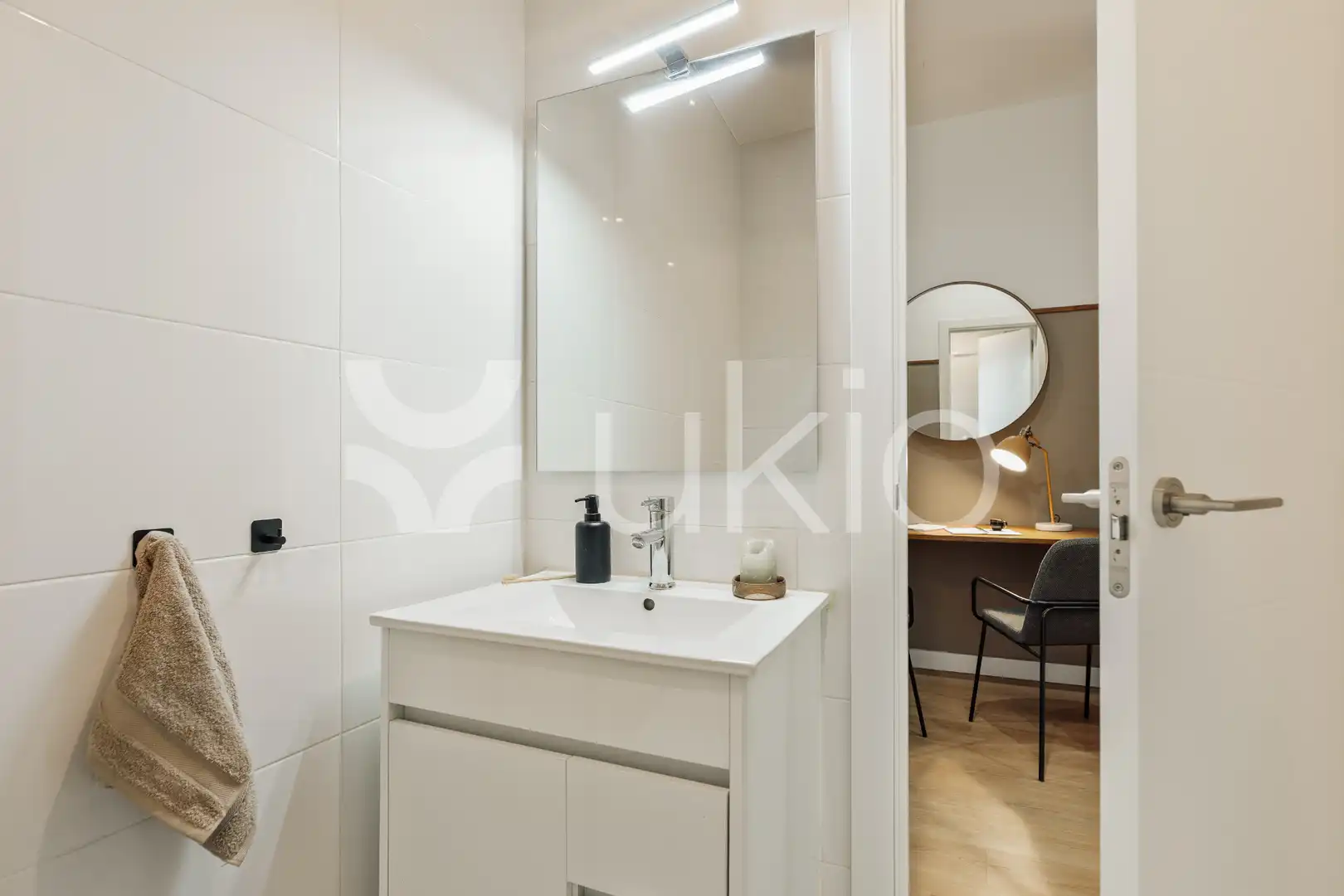 Bany de Apartament de lloguer en Barcelona amb Aire condicionat, Moblat i Forn