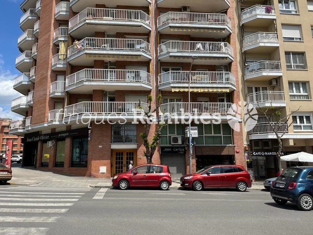 Vista exterior de Oficina de lloguer en Igualada amb Aire condicionat, Calefacció i Traster