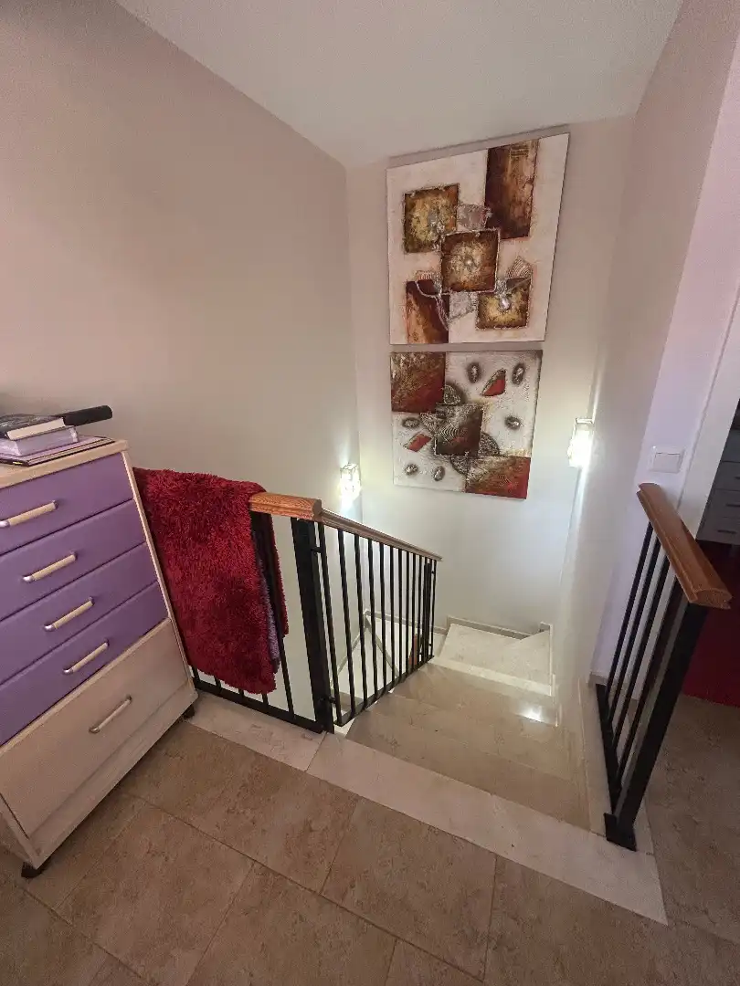 Einfamilien-Reihenhaus zum Verkauf in Alhaurín de la Torre mit Klimaanlage, Privatgarten und Terrasse