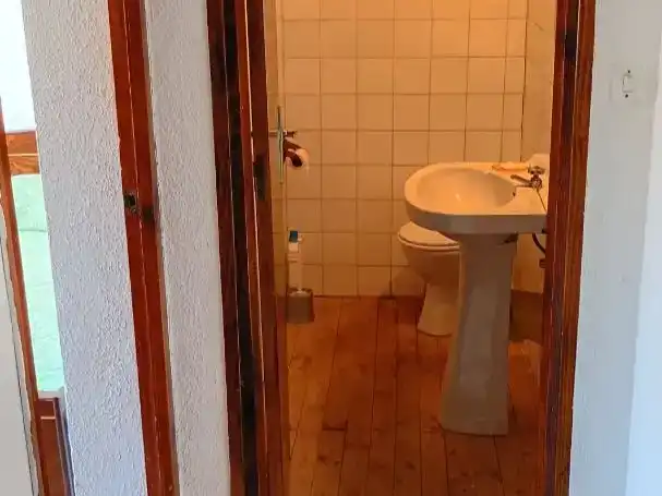Bany de Pis en venda en Cea amb Jardí privat, Traster i Moblat