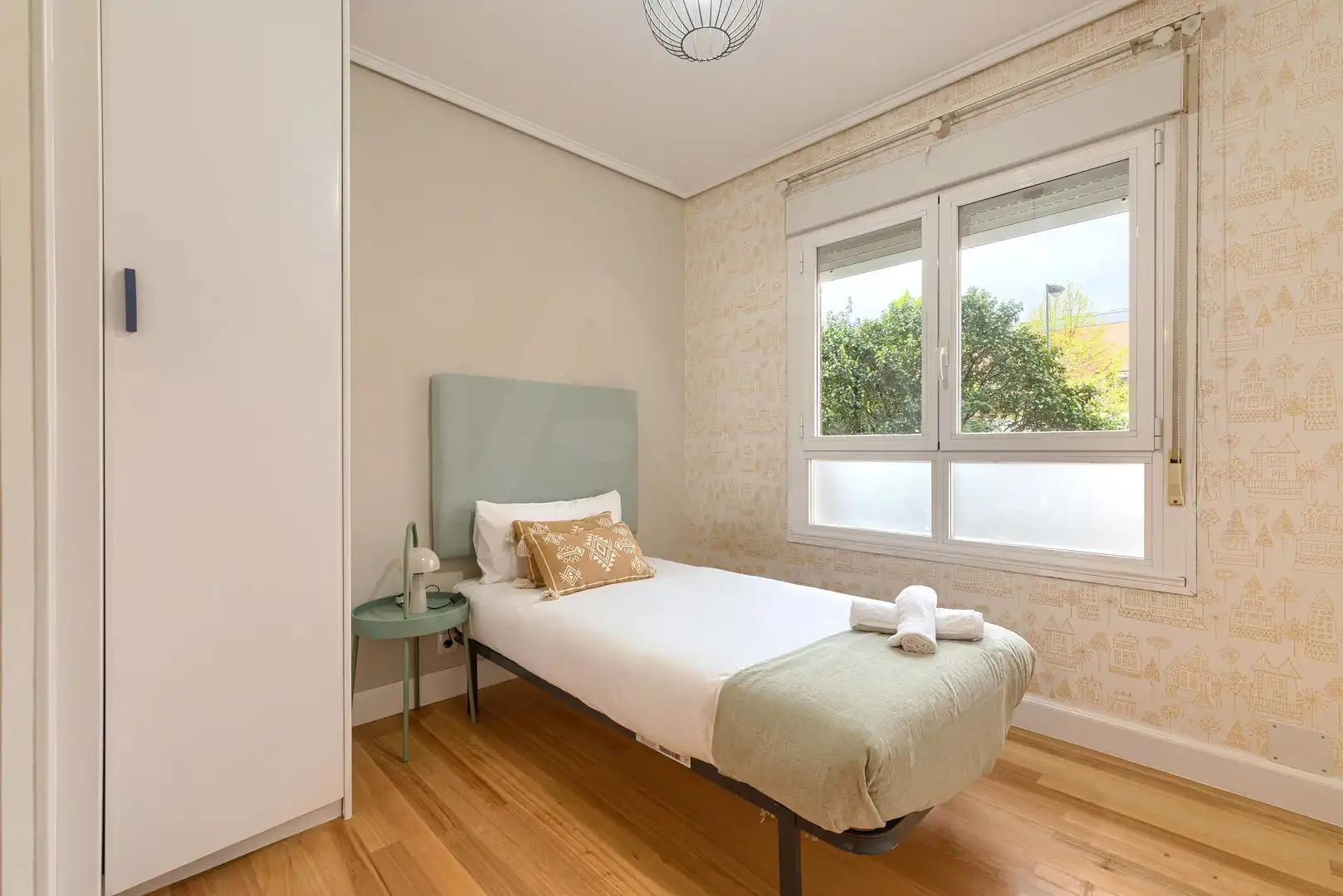 Bedroom of Flat for sale in Bilbao 