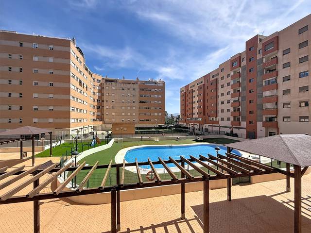 Piso en Venta en Calle Lili Alvarez en Martín Carpena - Torre del Río
