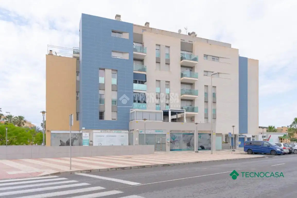 Vista exterior de Piso en venta en Roquetas de Mar con Aire acondicionado y Terraza