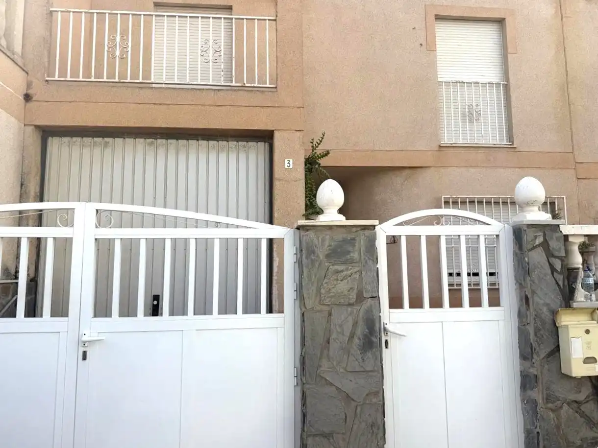 House for sale in Puerto Ragua