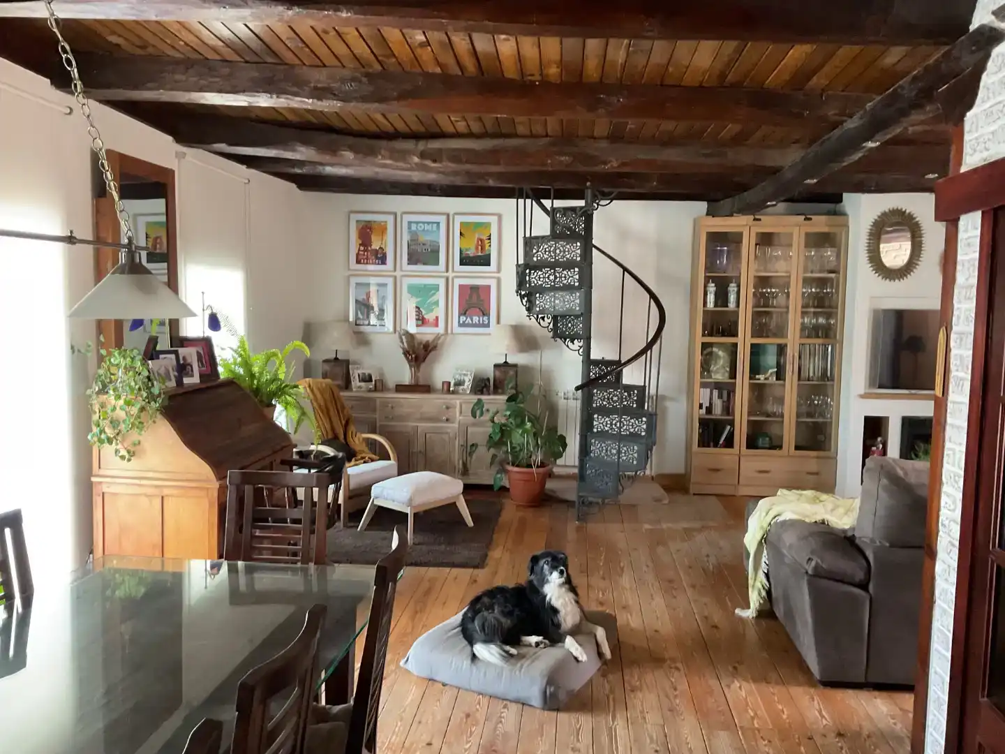Sala d'estar de Casa adosada en venda en Villaturiel amb Balcó
