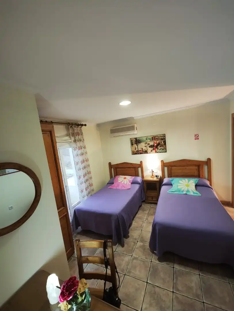 Habitación de Edificio en venta en Castillo de Locubín con Alarma