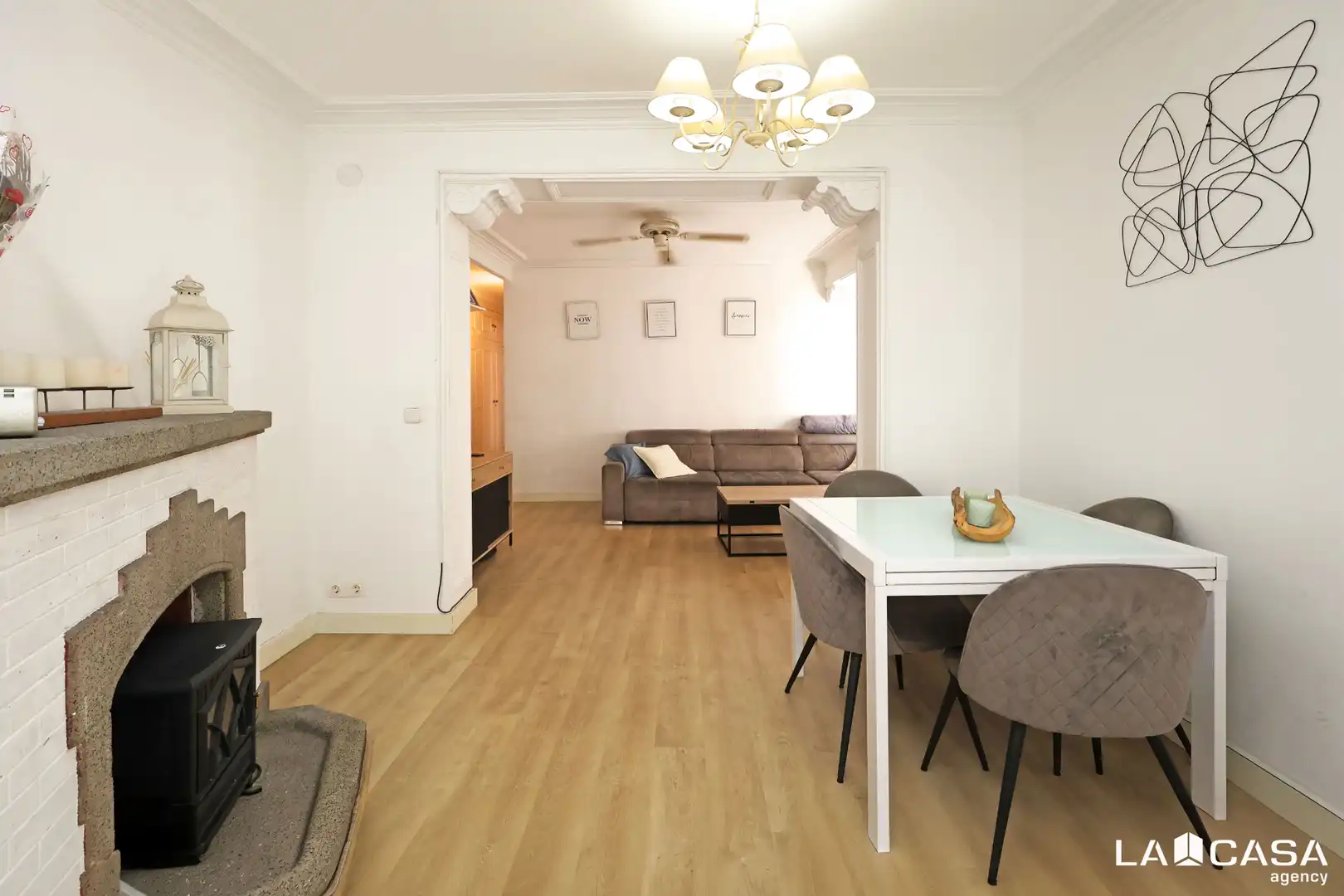Sala de estar de Edificio en venta en L'Hospitalet de Llobregat