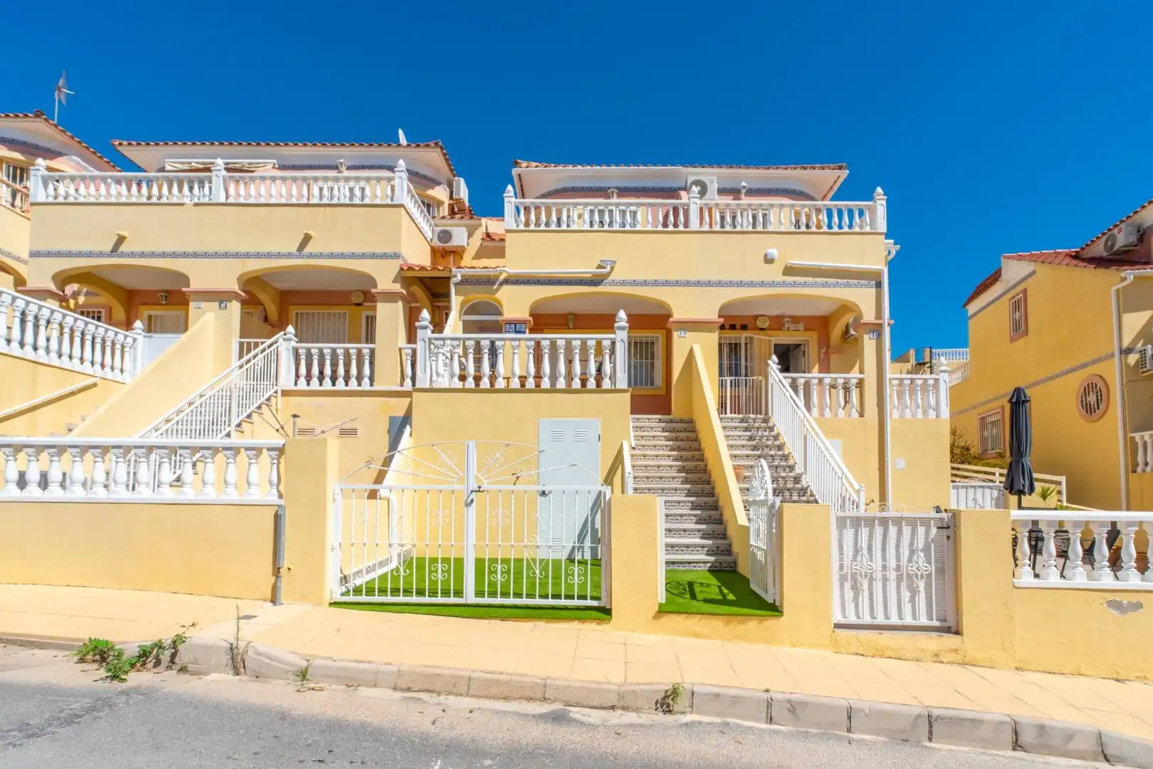 Adosado con piscina en venta en Orihuela Costa