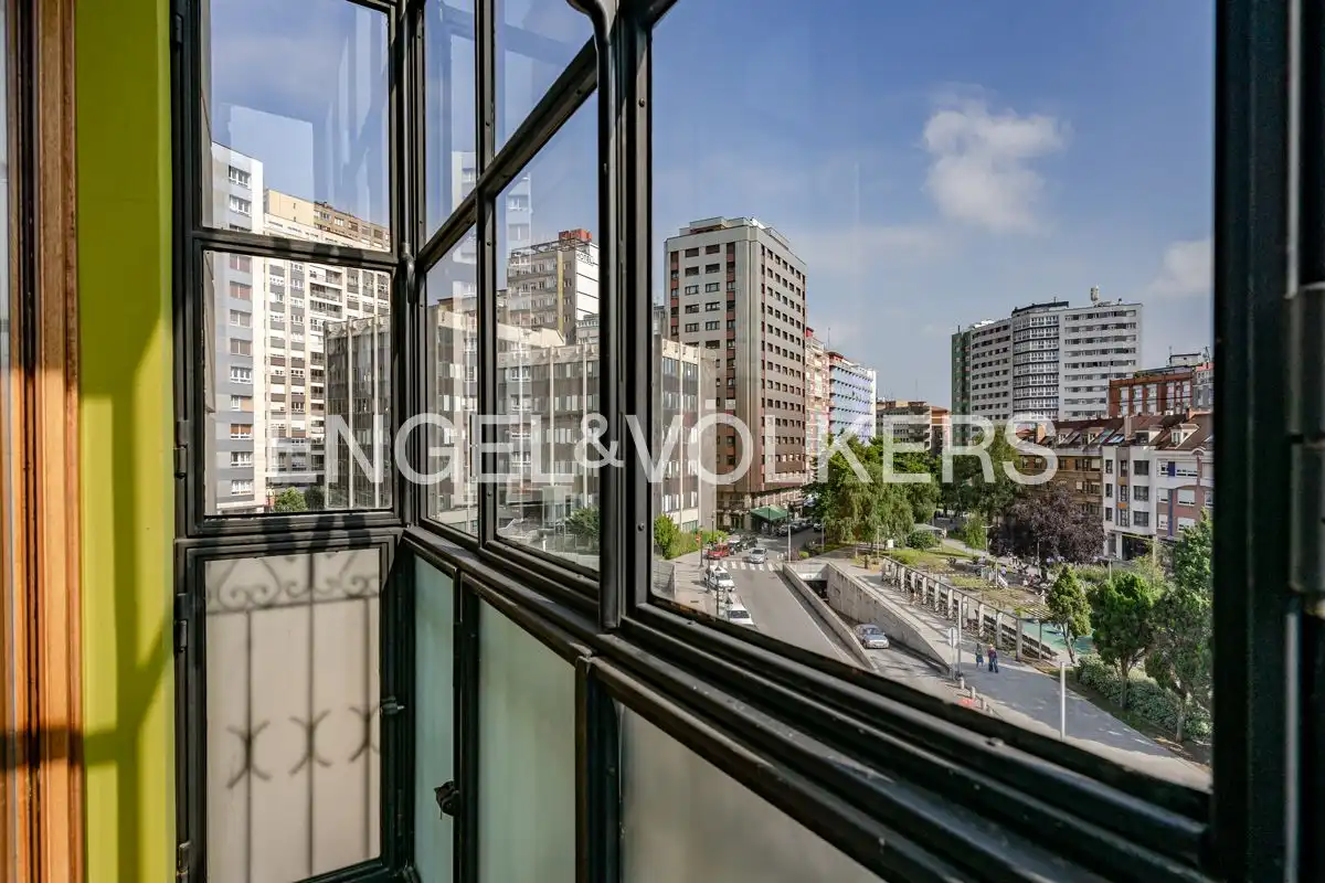 Vista exterior de Piso en venta en Gijón  con Calefacción, Parquet y Balcón