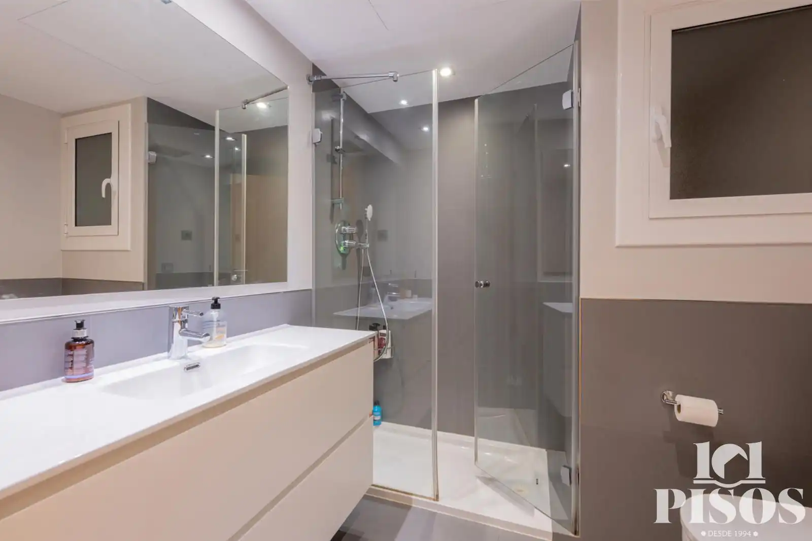 Bathroom of Flat for sale in Sant Cugat del Vallès  with Air Conditioner, Heating and Private garden