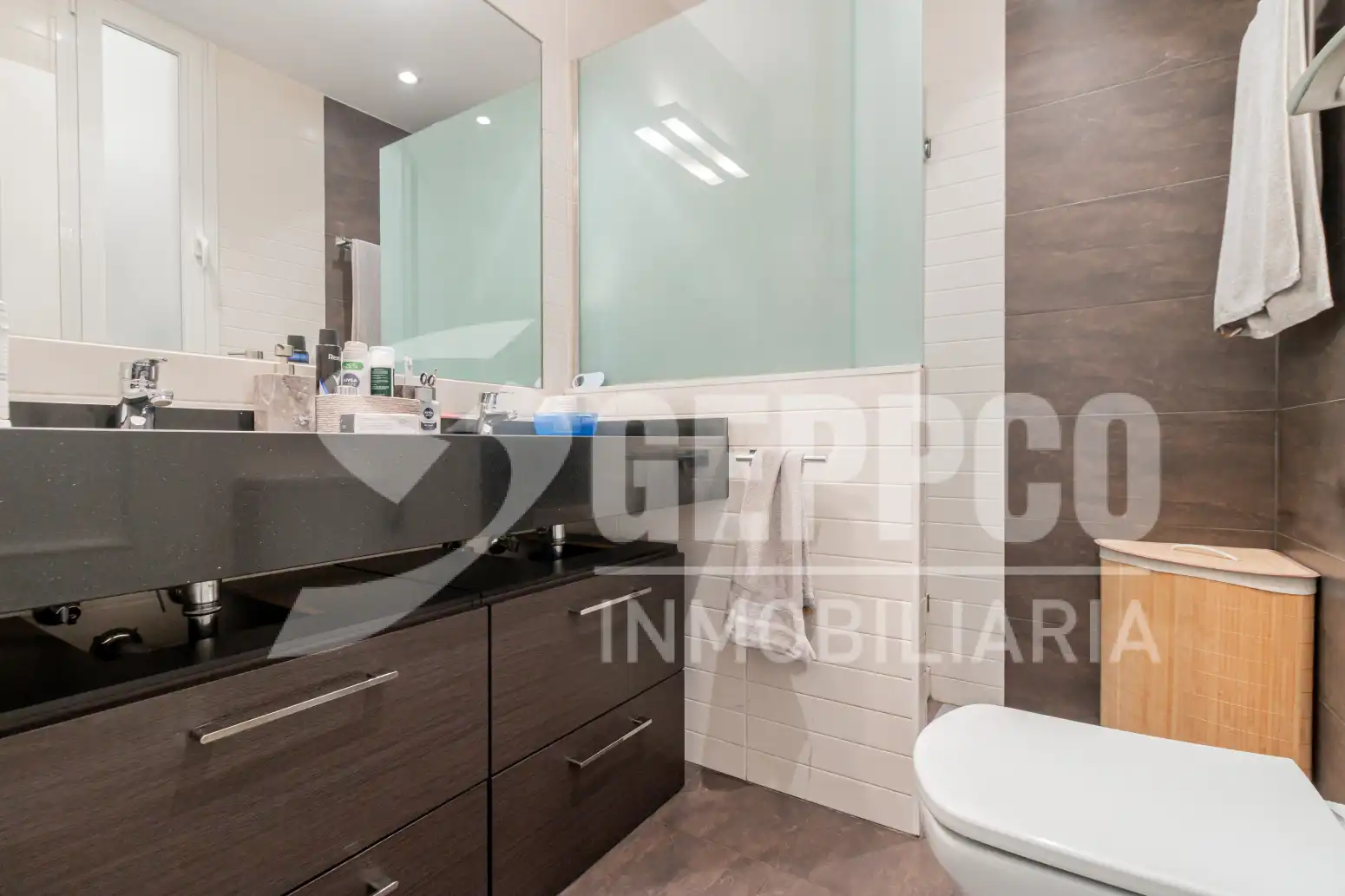 Bathroom of Flat for sale in Madrid