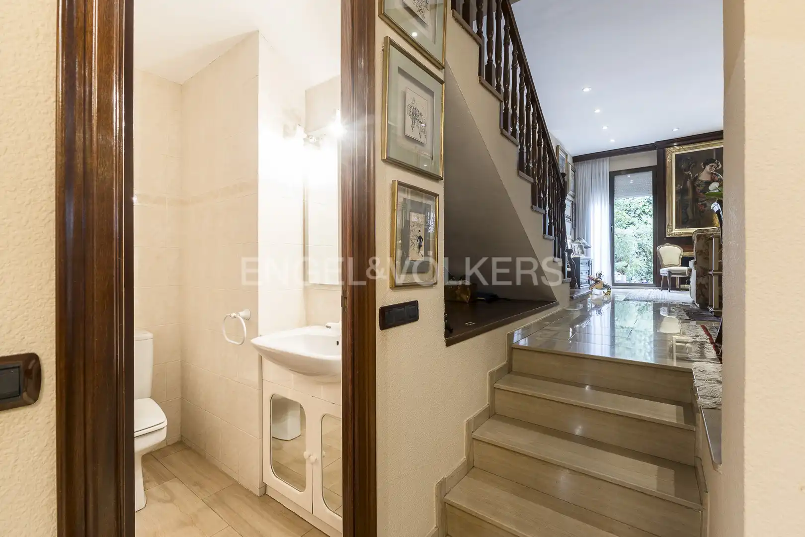 Einfamilien-Reihenhaus zum Verkauf in Barcelona mit Heizung, Privatgarten und Parkett