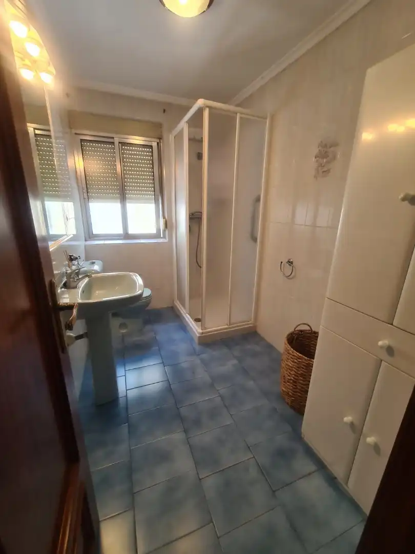 Bathroom of Flat for sale in Burgos