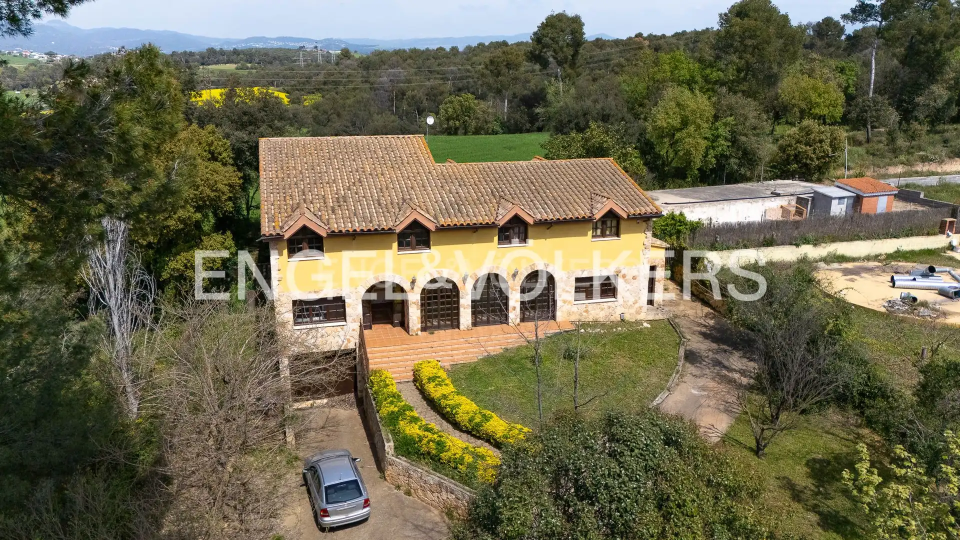 Vista exterior de Casa o chalet en venta en Montcada i Reixac con Calefacción, Jardín privado y Terraza