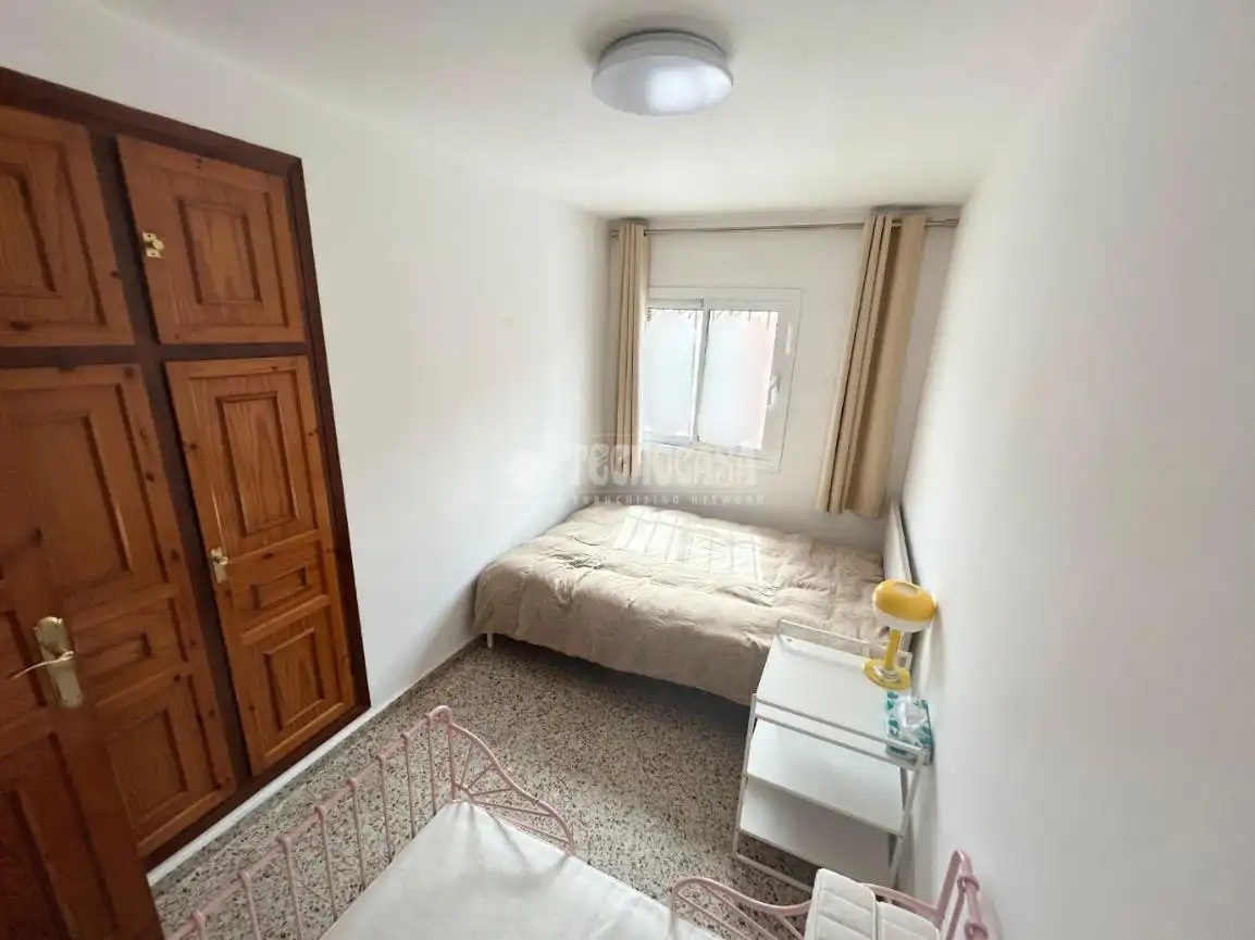 Schlafzimmer von Einfamilien-Reihenhaus zum Verkauf in Fuengirola mit Klimaanlage, Terrasse und Abstellraum