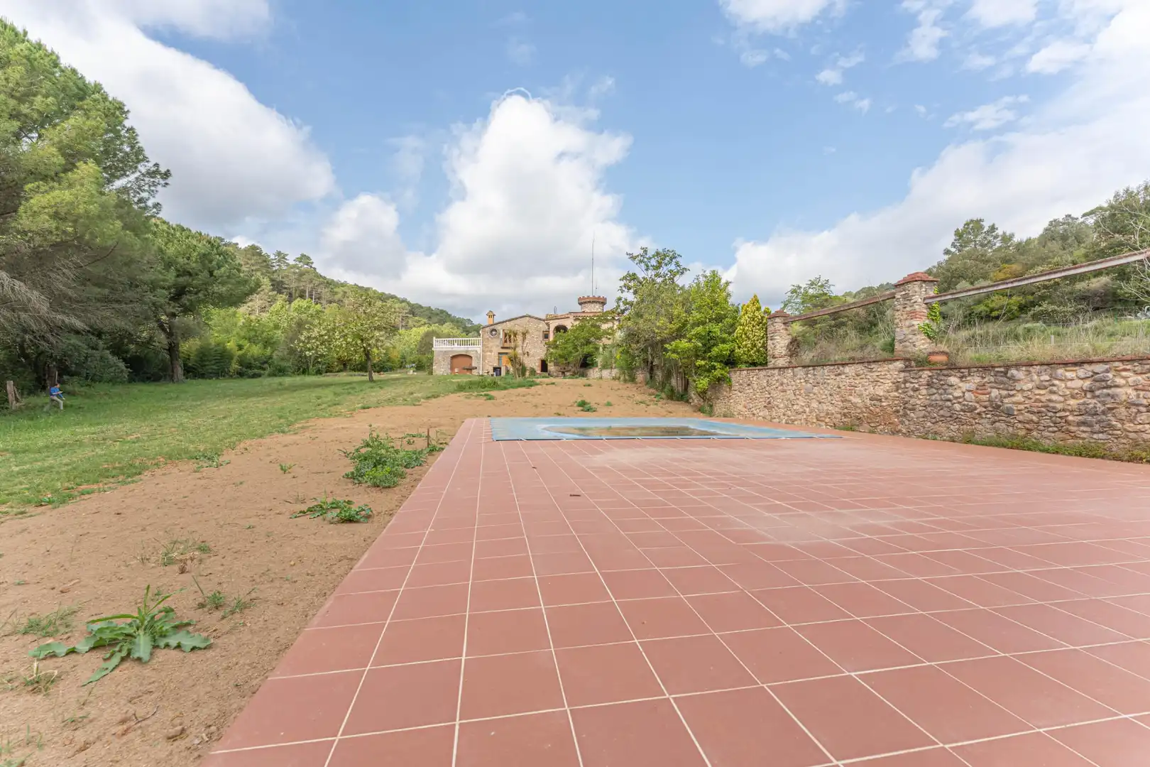 Piscina de Finca rústica en venta en Cabanelles con Terraza, Piscina y Balcón