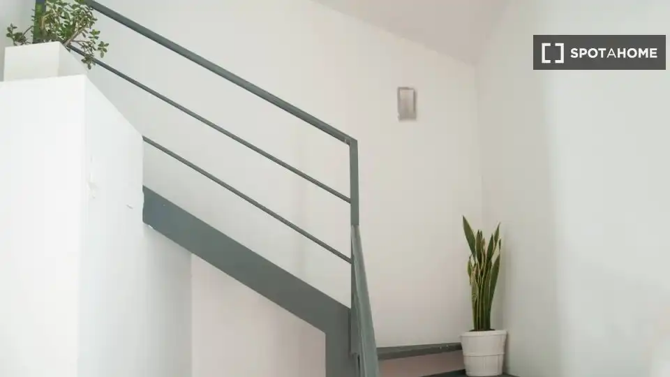 Flat for rent in Madrid  with Air Conditioner, Heating and Furnished