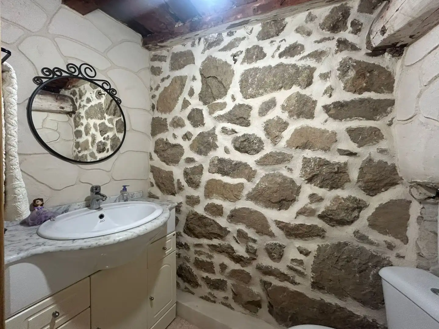 Bathroom of Houses for sale in Villamiel  with Storage room and Furnished